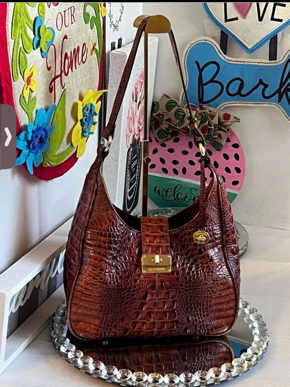 Brahmin vintage. Brown Croc-Embossed with Gold Hardware shoulder bag